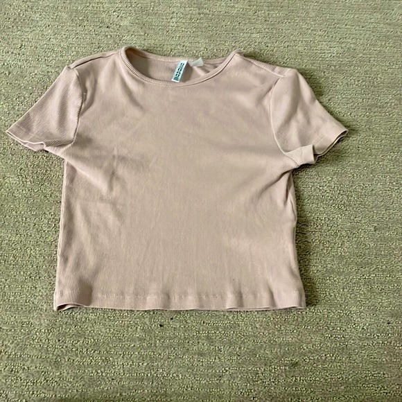 Divided size M ribbed pink cropped tee shirt - Picture 1 of 1